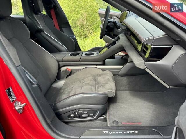 Красный Порше Тайкан, объемом двигателя 0 л и пробегом 60 тыс. км за 73800 $, фото 79 на Automoto.ua