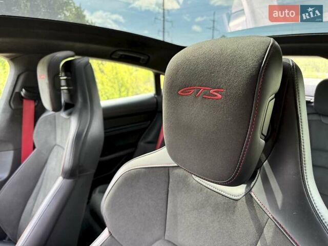 Красный Порше Тайкан, объемом двигателя 0 л и пробегом 60 тыс. км за 73800 $, фото 52 на Automoto.ua