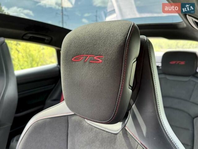 Красный Порше Тайкан, объемом двигателя 0 л и пробегом 60 тыс. км за 73800 $, фото 53 на Automoto.ua