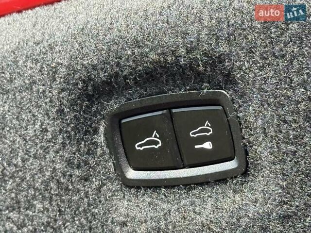 Красный Порше Тайкан, объемом двигателя 0 л и пробегом 60 тыс. км за 73800 $, фото 40 на Automoto.ua