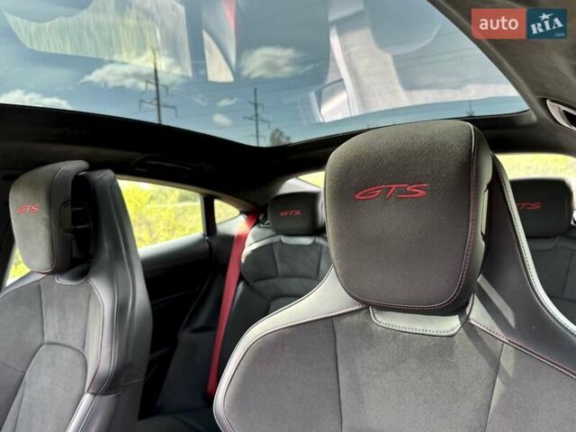 Красный Порше Тайкан, объемом двигателя 0 л и пробегом 60 тыс. км за 73800 $, фото 54 на Automoto.ua