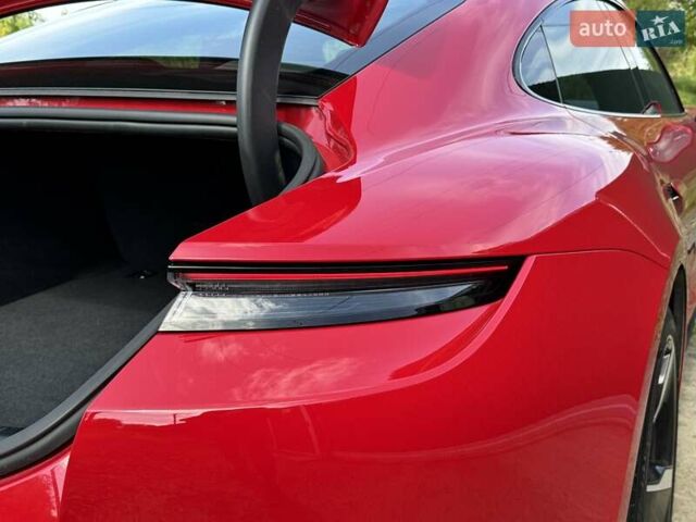 Красный Порше Тайкан, объемом двигателя 0 л и пробегом 60 тыс. км за 73800 $, фото 36 на Automoto.ua