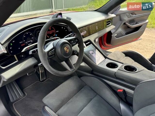 Красный Порше Тайкан, объемом двигателя 0 л и пробегом 60 тыс. км за 73800 $, фото 77 на Automoto.ua
