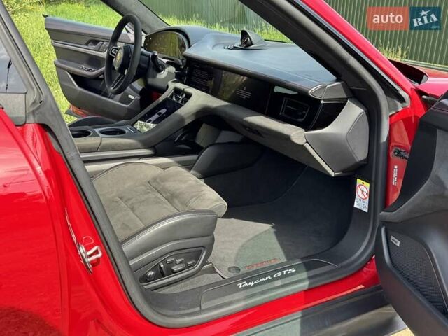 Красный Порше Тайкан, объемом двигателя 0 л и пробегом 60 тыс. км за 73800 $, фото 47 на Automoto.ua