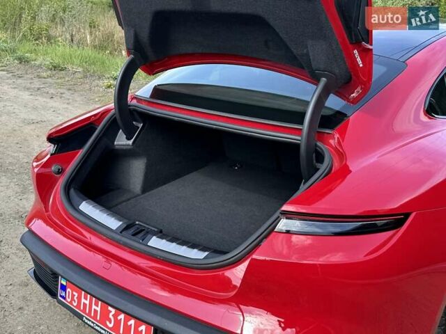 Красный Порше Тайкан, объемом двигателя 0 л и пробегом 60 тыс. км за 73800 $, фото 38 на Automoto.ua