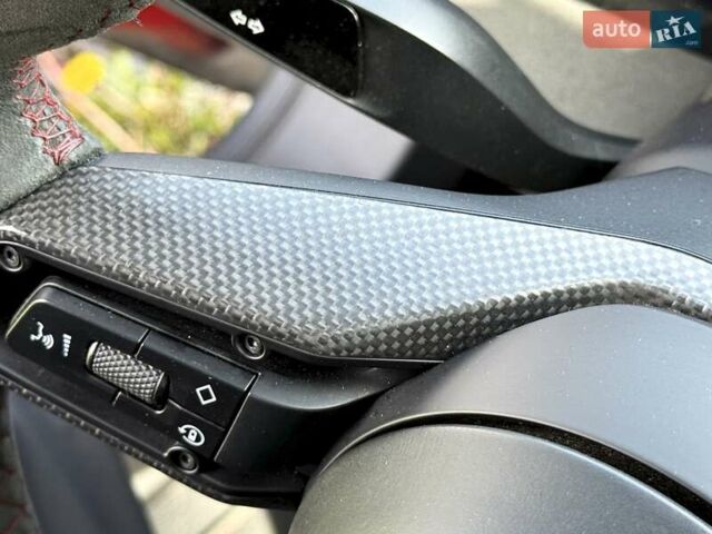 Красный Порше Тайкан, объемом двигателя 0 л и пробегом 60 тыс. км за 73800 $, фото 63 на Automoto.ua