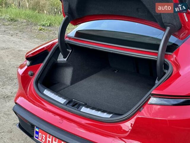 Красный Порше Тайкан, объемом двигателя 0 л и пробегом 60 тыс. км за 73800 $, фото 37 на Automoto.ua
