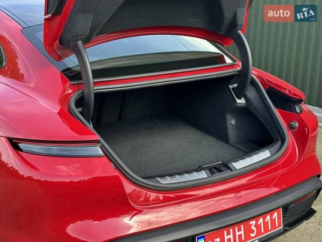 Красный Порше Тайкан, объемом двигателя 0 л и пробегом 60 тыс. км за 73800 $, фото 39 на Automoto.ua