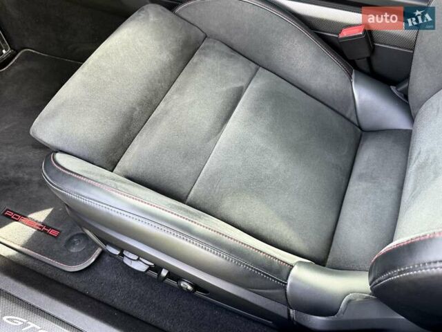 Красный Порше Тайкан, объемом двигателя 0 л и пробегом 60 тыс. км за 73800 $, фото 50 на Automoto.ua