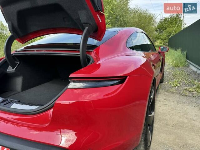 Красный Порше Тайкан, объемом двигателя 0 л и пробегом 60 тыс. км за 73800 $, фото 35 на Automoto.ua