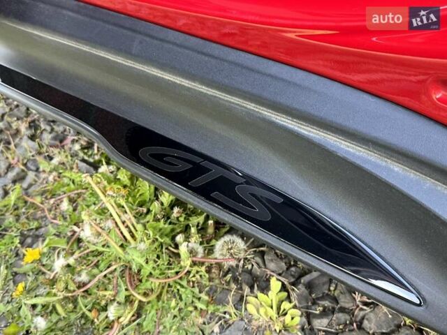 Красный Порше Тайкан, объемом двигателя 0 л и пробегом 60 тыс. км за 73800 $, фото 72 на Automoto.ua