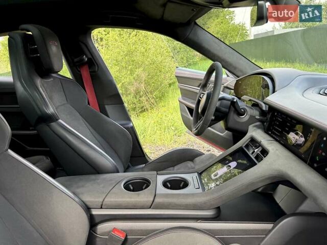 Красный Порше Тайкан, объемом двигателя 0 л и пробегом 60 тыс. км за 73800 $, фото 82 на Automoto.ua