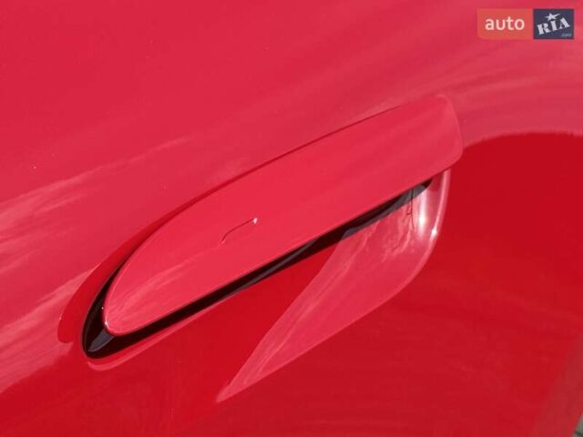 Красный Порше Тайкан, объемом двигателя 0 л и пробегом 60 тыс. км за 73800 $, фото 26 на Automoto.ua