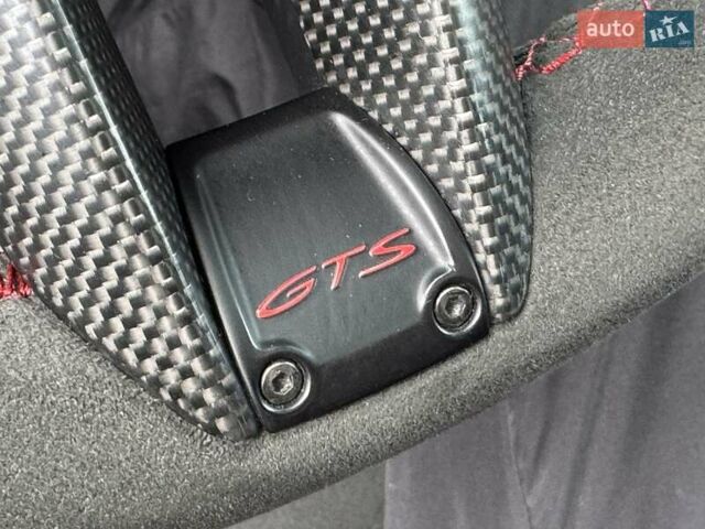 Красный Порше Тайкан, объемом двигателя 0 л и пробегом 60 тыс. км за 73800 $, фото 87 на Automoto.ua