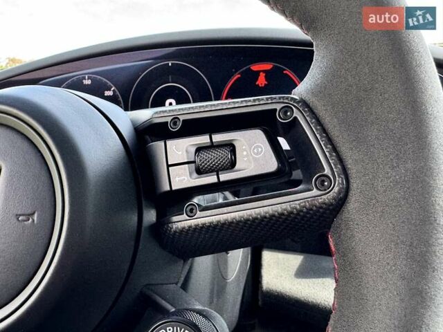 Красный Порше Тайкан, объемом двигателя 0 л и пробегом 60 тыс. км за 73800 $, фото 61 на Automoto.ua