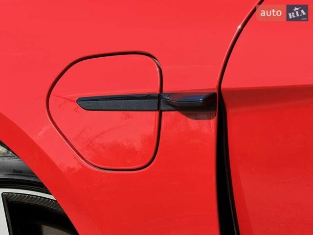 Красный Порше Тайкан, объемом двигателя 0 л и пробегом 60 тыс. км за 73800 $, фото 25 на Automoto.ua