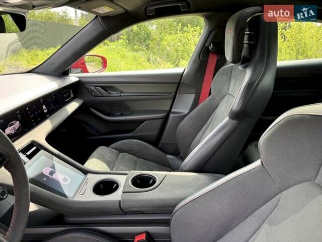 Красный Порше Тайкан, объемом двигателя 0 л и пробегом 60 тыс. км за 73800 $, фото 51 на Automoto.ua