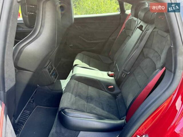 Красный Порше Тайкан, объемом двигателя 0 л и пробегом 60 тыс. км за 73800 $, фото 66 на Automoto.ua