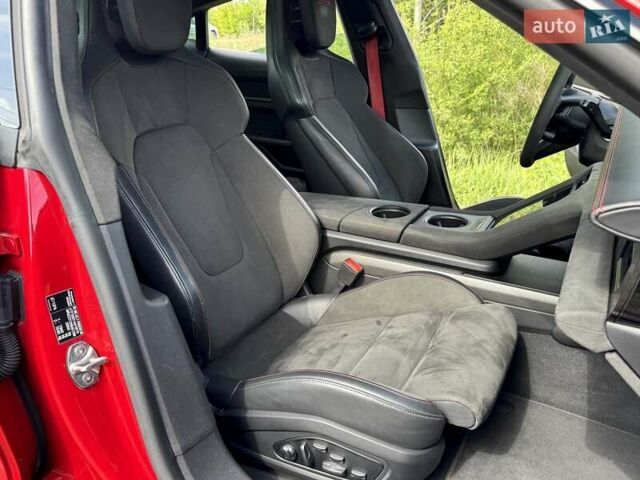 Красный Порше Тайкан, объемом двигателя 0 л и пробегом 60 тыс. км за 73800 $, фото 80 на Automoto.ua