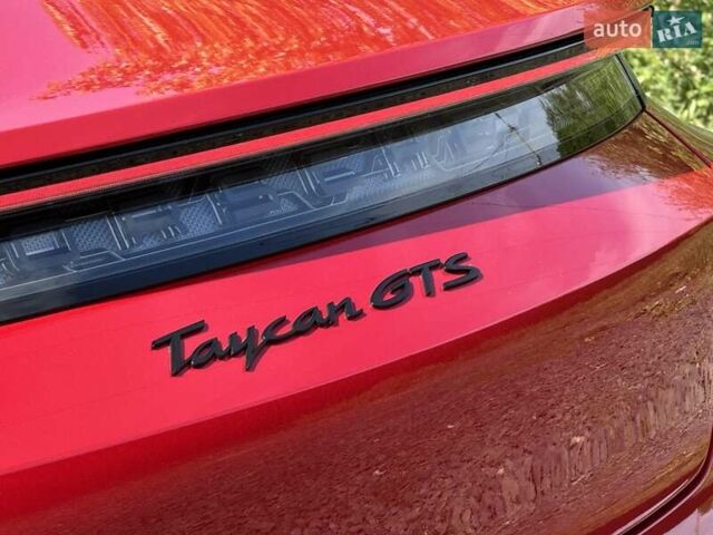 Красный Порше Тайкан, объемом двигателя 0 л и пробегом 60 тыс. км за 73800 $, фото 19 на Automoto.ua