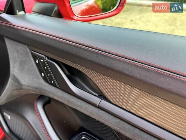 Красный Порше Тайкан, объемом двигателя 0 л и пробегом 60 тыс. км за 73800 $, фото 46 на Automoto.ua