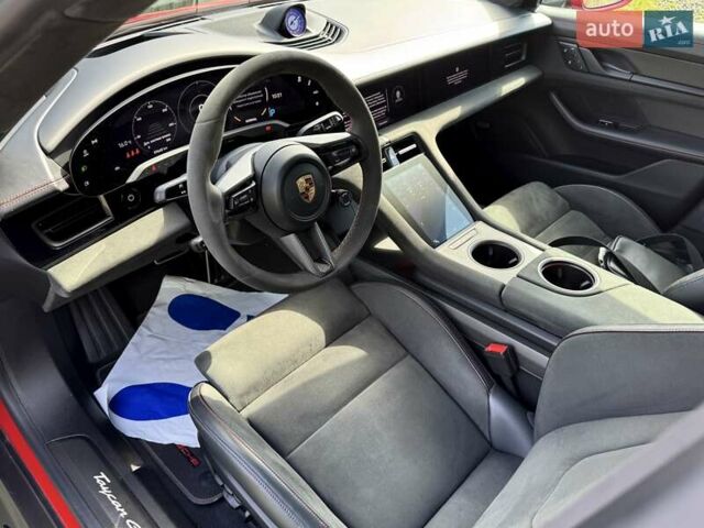 Красный Порше Тайкан, объемом двигателя 0 л и пробегом 60 тыс. км за 73800 $, фото 41 на Automoto.ua