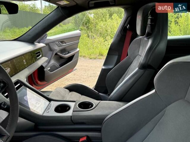 Красный Порше Тайкан, объемом двигателя 0 л и пробегом 60 тыс. км за 73800 $, фото 78 на Automoto.ua