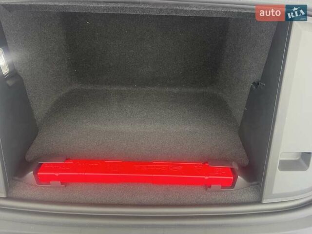 Червоний Порше Тайкан, об'ємом двигуна 0 л та пробігом 18 тис. км за 105000 $, фото 9 на Automoto.ua