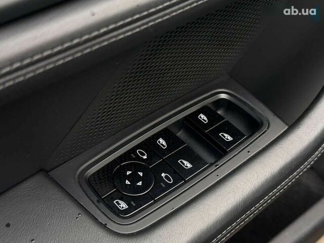 Порше Тайкан, объемом двигателя 0 л и пробегом 69 тыс. км за 52000 $, фото 15 на Automoto.ua