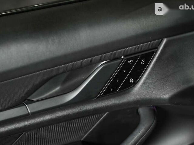 Порше Тайкан, объемом двигателя 0 л и пробегом 38 тыс. км за 68900 $, фото 25 на Automoto.ua