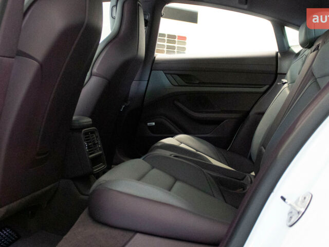 Порше Тайкан, объемом двигателя 0 л и пробегом 0 тыс. км за 112146 $, фото 10 на Automoto.ua