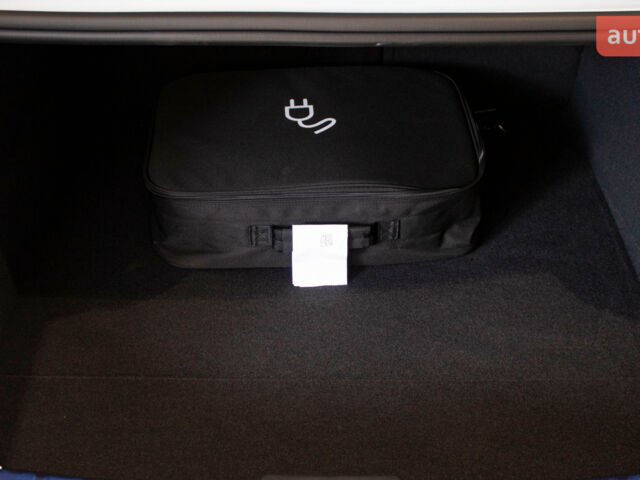 Порше Тайкан, объемом двигателя 0 л и пробегом 0 тыс. км за 100341 $, фото 22 на Automoto.ua