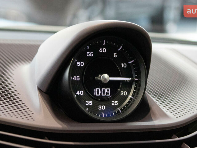 Порше Тайкан, объемом двигателя 0 л и пробегом 0 тыс. км за 112146 $, фото 13 на Automoto.ua