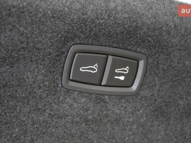 Порше Тайкан, объемом двигателя 0 л и пробегом 0 тыс. км за 100341 $, фото 21 на Automoto.ua