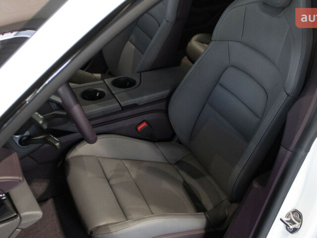 Порше Тайкан, объемом двигателя 0 л и пробегом 0 тыс. км за 100341 $, фото 8 на Automoto.ua