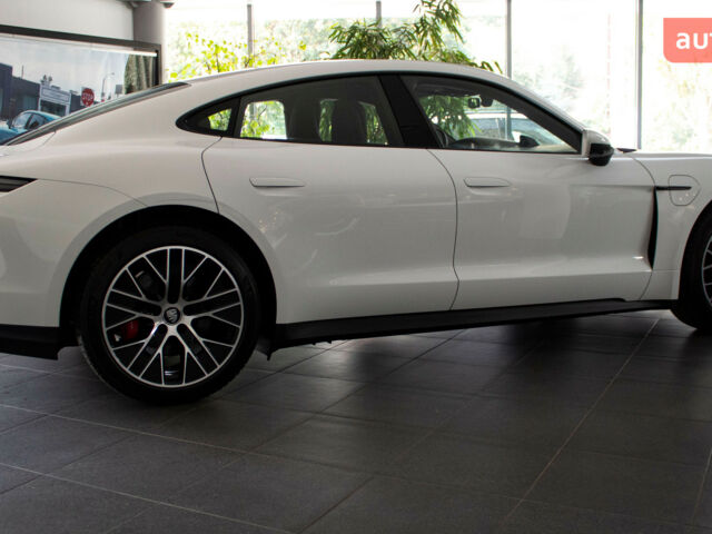 Порше Тайкан, объемом двигателя 0 л и пробегом 0 тыс. км за 100341 $, фото 6 на Automoto.ua