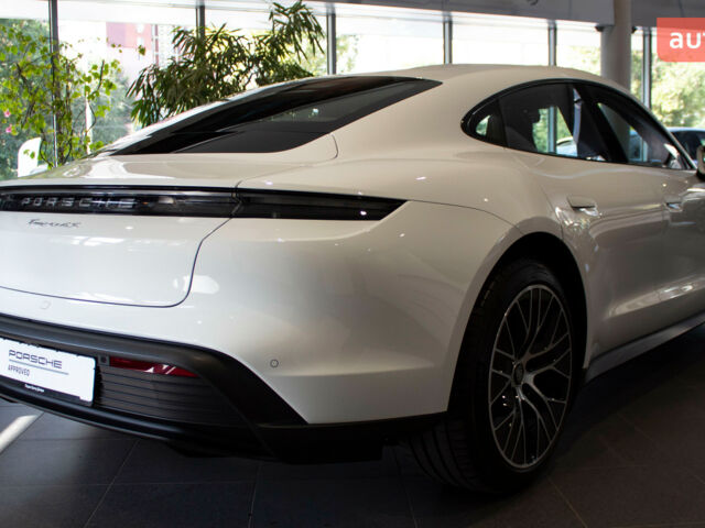 Порше Тайкан, объемом двигателя 0 л и пробегом 0 тыс. км за 100341 $, фото 5 на Automoto.ua