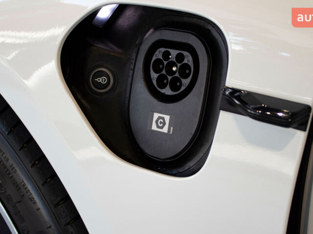 Порше Тайкан, объемом двигателя 0 л и пробегом 0 тыс. км за 100341 $, фото 28 на Automoto.ua