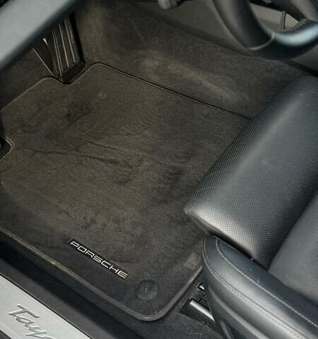 Порше Тайкан, об'ємом двигуна 0 л та пробігом 17 тис. км за 58100 $, фото 28 на Automoto.ua