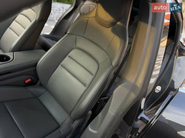 Серый Порше Тайкан, объемом двигателя 0 л и пробегом 129 тыс. км за 53500 $, фото 56 на Automoto.ua