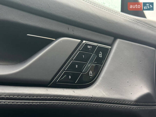 Серый Порше Тайкан, объемом двигателя 0 л и пробегом 69 тыс. км за 52000 $, фото 14 на Automoto.ua