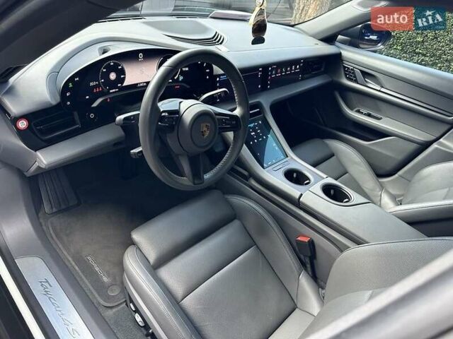 Серый Порше Тайкан, объемом двигателя 0 л и пробегом 58 тыс. км за 62000 $, фото 12 на Automoto.ua