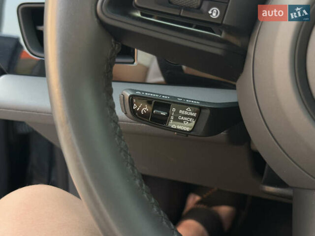 Серый Порше Тайкан, объемом двигателя 0 л и пробегом 129 тыс. км за 53500 $, фото 80 на Automoto.ua