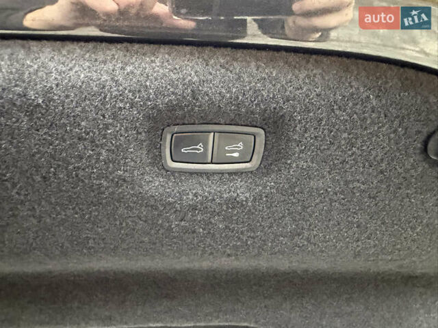 Сірий Порше Тайкан, об'ємом двигуна 0 л та пробігом 147 тис. км за 69890 $, фото 55 на Automoto.ua