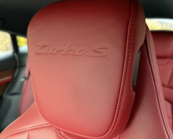 Сірий Порше Тайкан, об'ємом двигуна 0 л та пробігом 147 тис. км за 69890 $, фото 26 на Automoto.ua