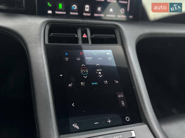 Серый Порше Тайкан, объемом двигателя 0 л и пробегом 69 тыс. км за 52000 $, фото 33 на Automoto.ua