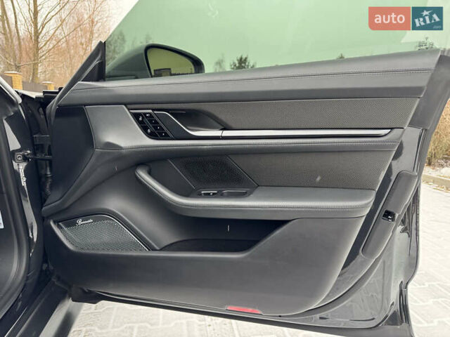 Серый Порше Тайкан, объемом двигателя 0 л и пробегом 24 тыс. км за 100000 $, фото 29 на Automoto.ua