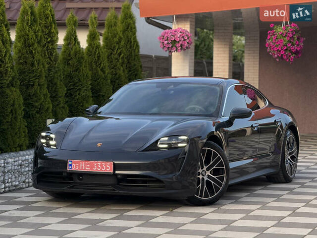 Серый Порше Тайкан, объемом двигателя 0 л и пробегом 129 тыс. км за 53500 $, фото 1 на Automoto.ua