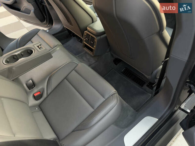 Серый Порше Тайкан, объемом двигателя 0 л и пробегом 129 тыс. км за 53500 $, фото 63 на Automoto.ua