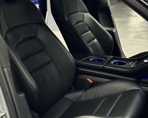 Серый Порше Тайкан, объемом двигателя 0 л и пробегом 75 тыс. км за 65000 $, фото 15 на Automoto.ua